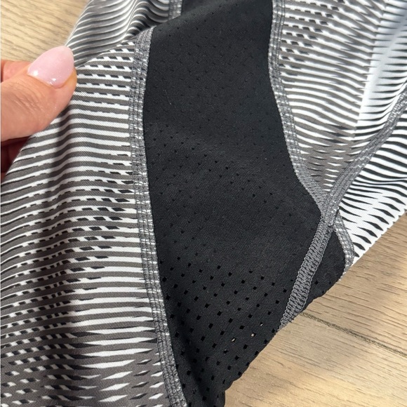 Nike Pro Women’s Black and Gray Hypercool Frequency Leggings with Mesh - Picture 6 of 15